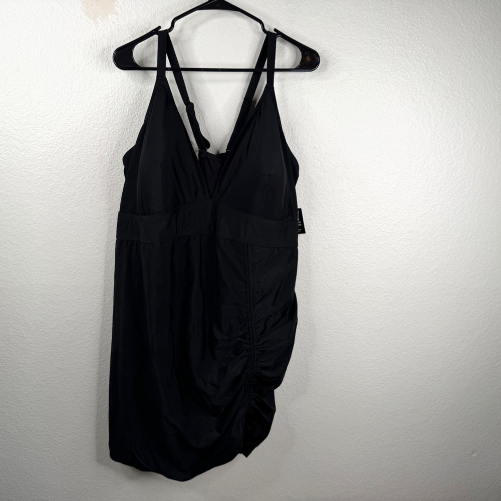 Torrid Wireless Side Cinch Fitted Swim Dress With Brief Black Size 6 NWT